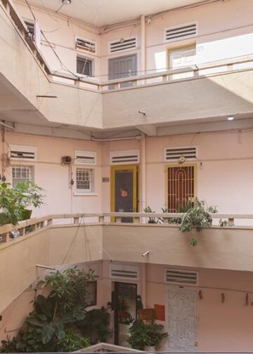 Không gian nội thất Tempo Nexus Library với gạch bông cũ được phục hồi, kệ gỗ và ánh sáng tự nhiên trong chung cư Lê Ngọc, 130 Pasteur TP.HCM - 2