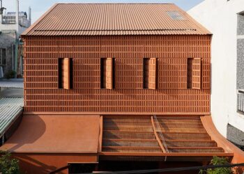 Ngôi nhà Terracotta Breath Home với tường đất nung và không gian mở đón gió tự nhiên - 17