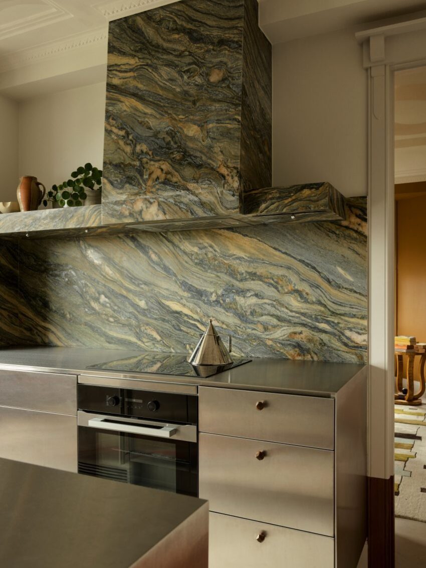 Bếp kết hợp thép không gỉ và đá quartzite Lauriana