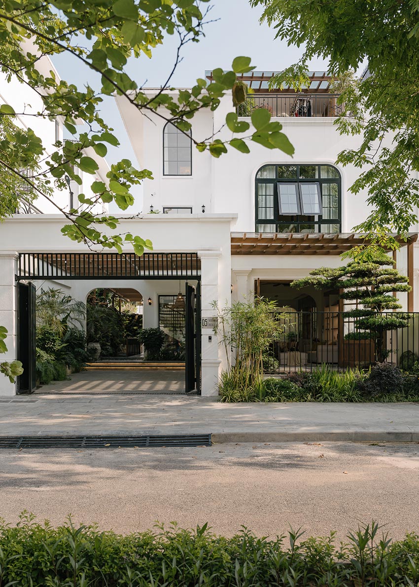 Biệt thự The Inner Calm Villa với thiết kế hiện đại mộc mạc, không gian mở, vườn xanh và ánh sáng tự nhiên tạo trải nghiệm sống chậm - 1