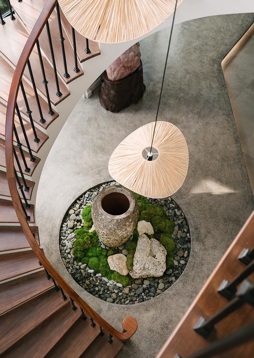 Biệt thự The Inner Calm Villa với thiết kế hiện đại mộc mạc, không gian mở, vườn xanh và ánh sáng tự nhiên tạo trải nghiệm sống chậm - 10