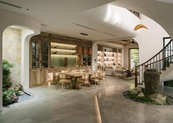 Biệt thự The Inner Calm Villa với thiết kế hiện đại mộc mạc, không gian mở, vườn xanh và ánh sáng tự nhiên tạo trải nghiệm sống chậm - 18