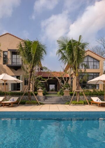 The Village Château:  Bức họa  Á - Âu giữa mây Tam Đảo - 16