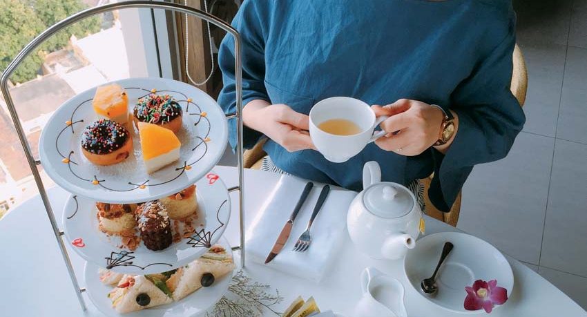 Tiệc trà chiều, ngắm thành phố từ Top View Bar