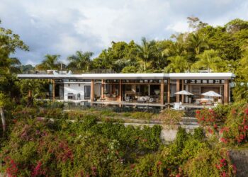 Tierra y Mar House xếp thềm giữa rừng nhiệt đới Mal País, Costa Rica