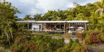 Tierra y Mar House xếp thềm giữa rừng nhiệt đới Mal País, Costa Rica