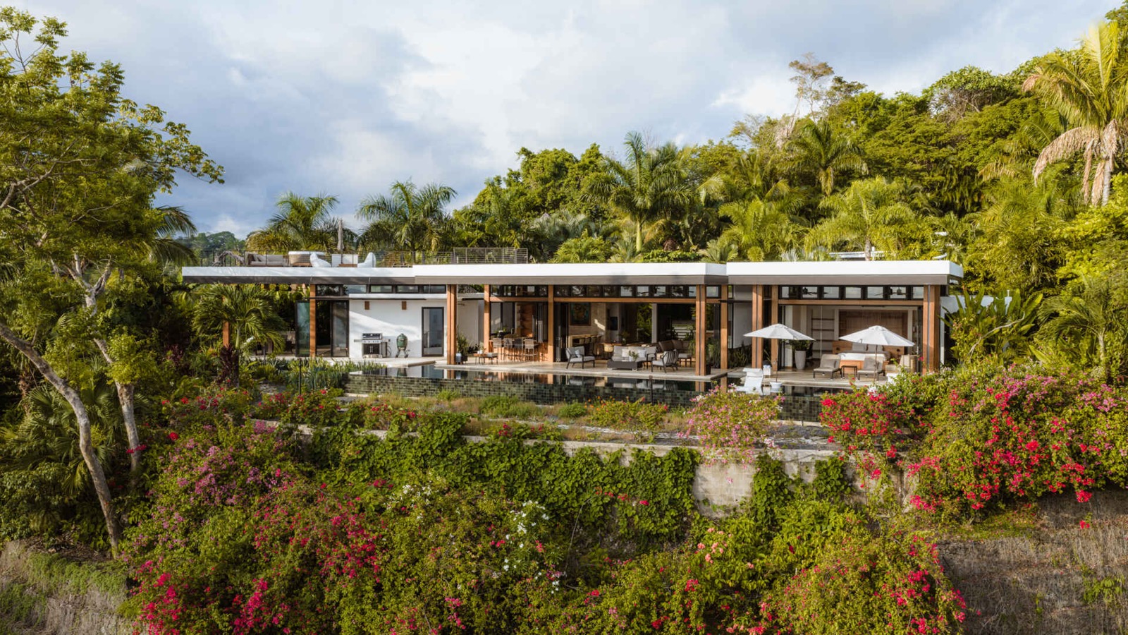 Tierra y Mar House xếp thềm giữa rừng nhiệt đới Mal País, Costa Rica