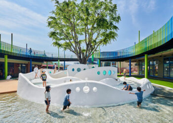 Sân chơi thiếu vắng và những đứa trẻ lớn lên cùng bê tông