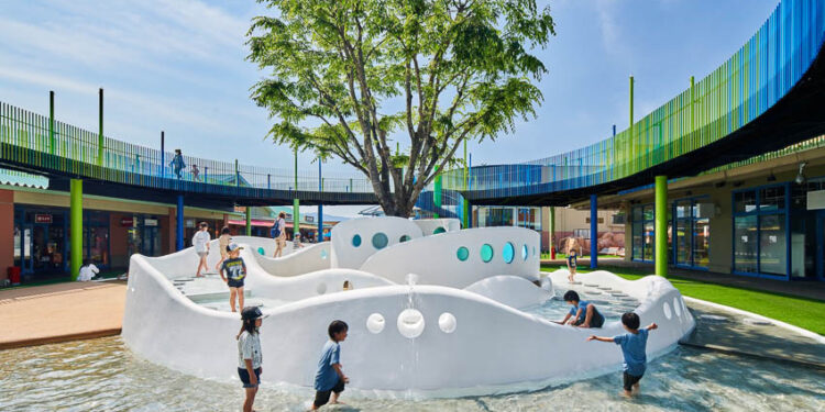 Sân chơi thiếu vắng và những đứa trẻ lớn lên cùng bê tông