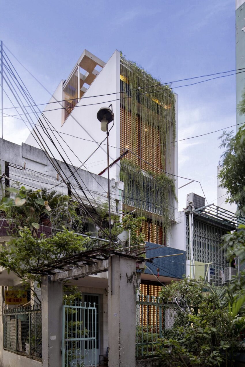 Closer House của AD+studio — không gian sống dồn theo chiều đứng