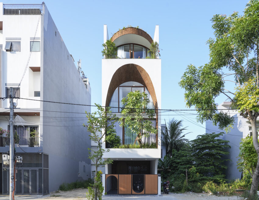 VUx House của 85 Design — giếng trời kéo ánh sáng xuống tận đáy nhà